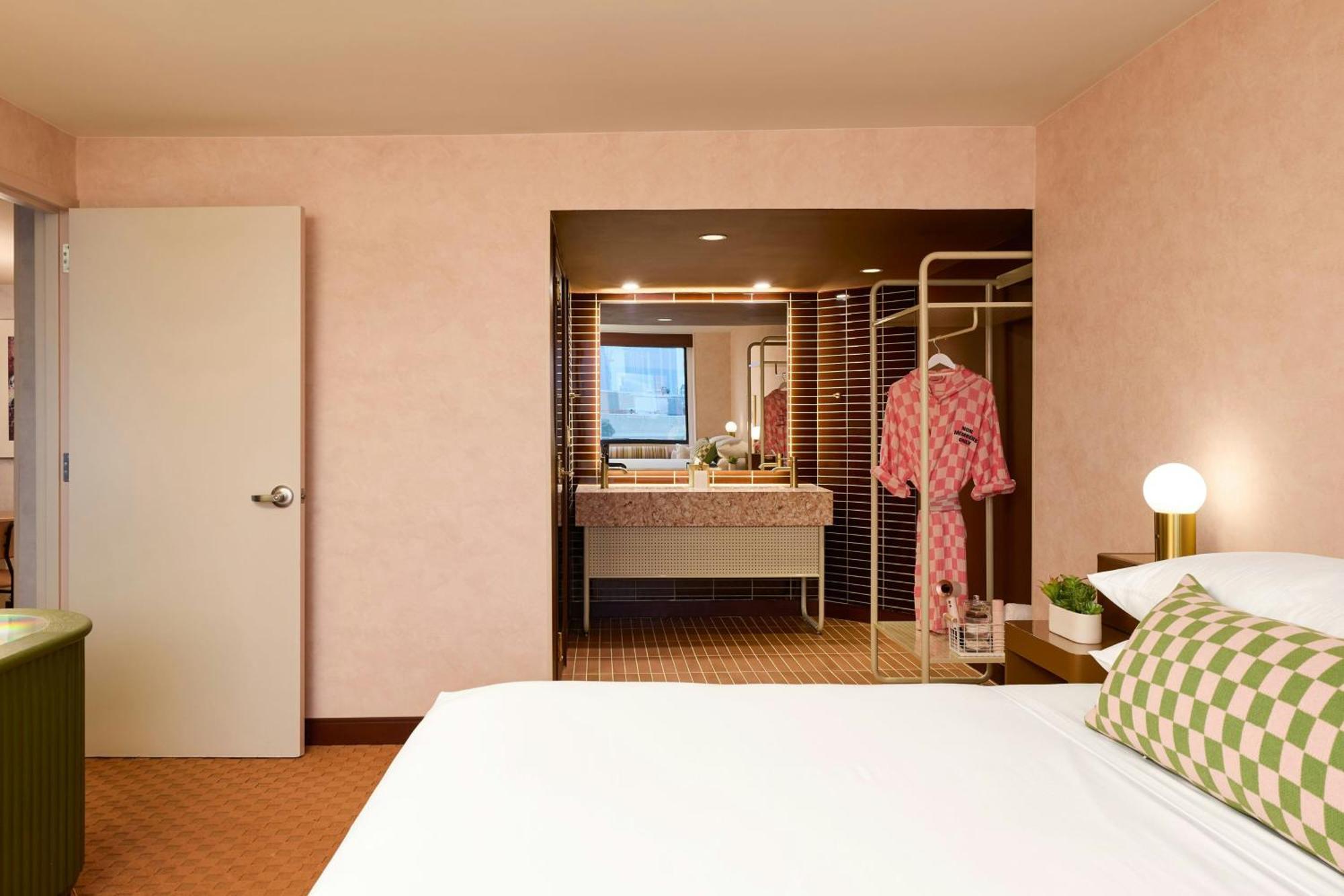 Downright Austin, A Renaissance Hotel Exterior photo